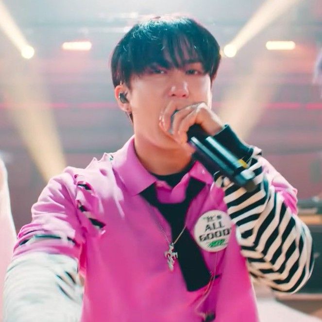 Behind-the-scenes cut of Changbin (Stray Kids)