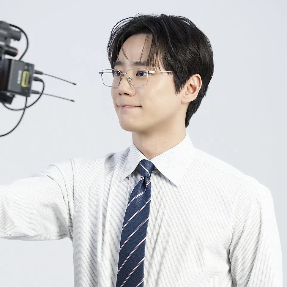 Recent activity shot of Lee Junyoung