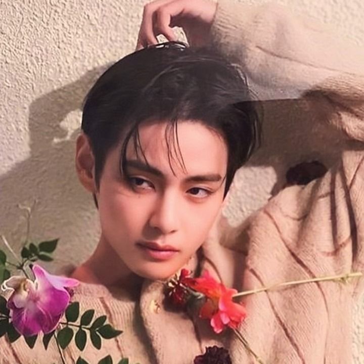 뷔 (방탄소년단) 최근 활동샷