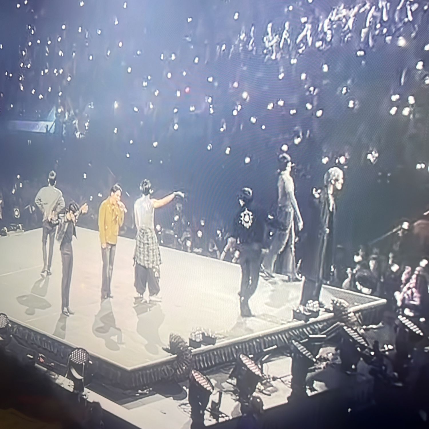 ATEEZの舞台裏ショット