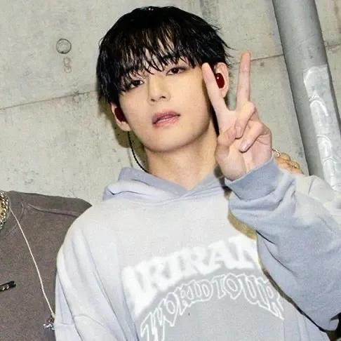 Latest photo of V (BTS)