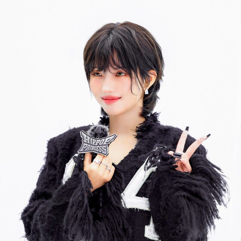 Latest photo of Soyeon (i-dle)