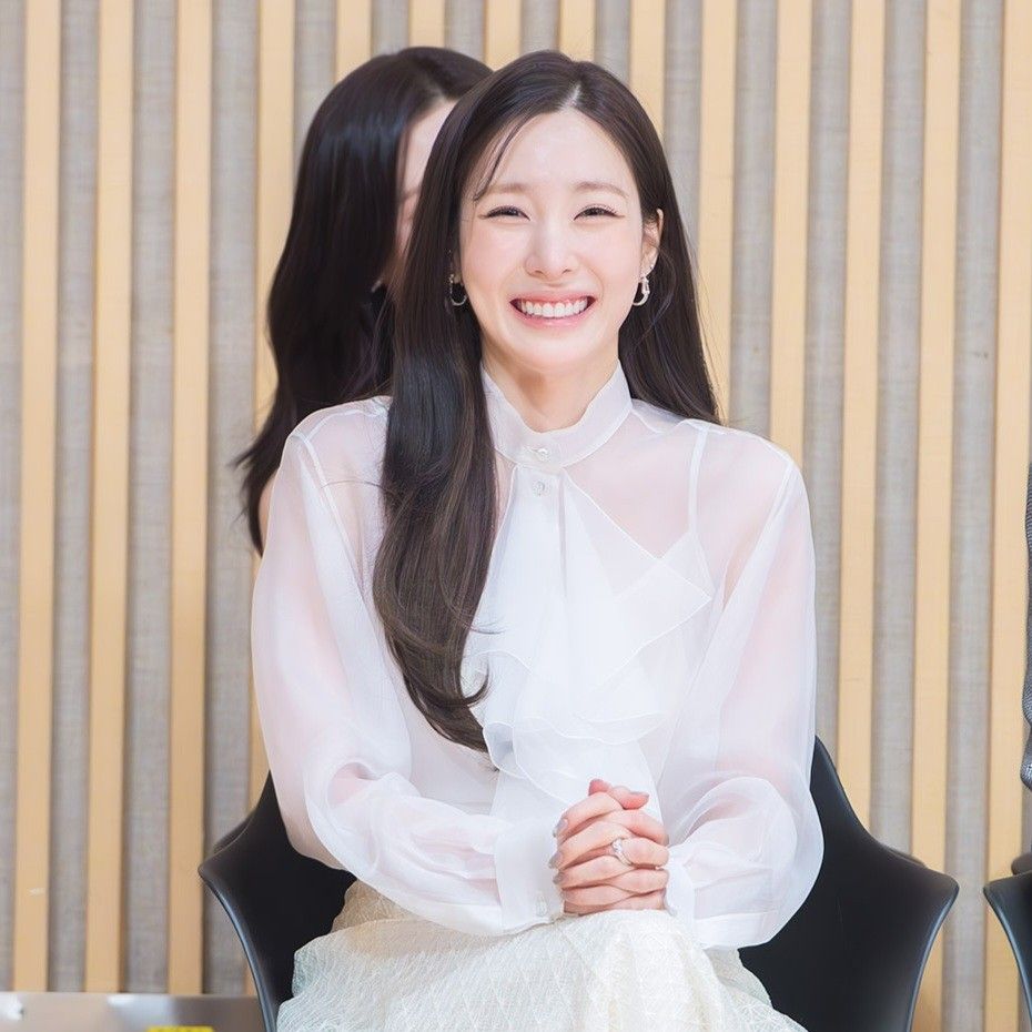 Behind-the-scenes cut of Tiffany Young (Girls' Generation)