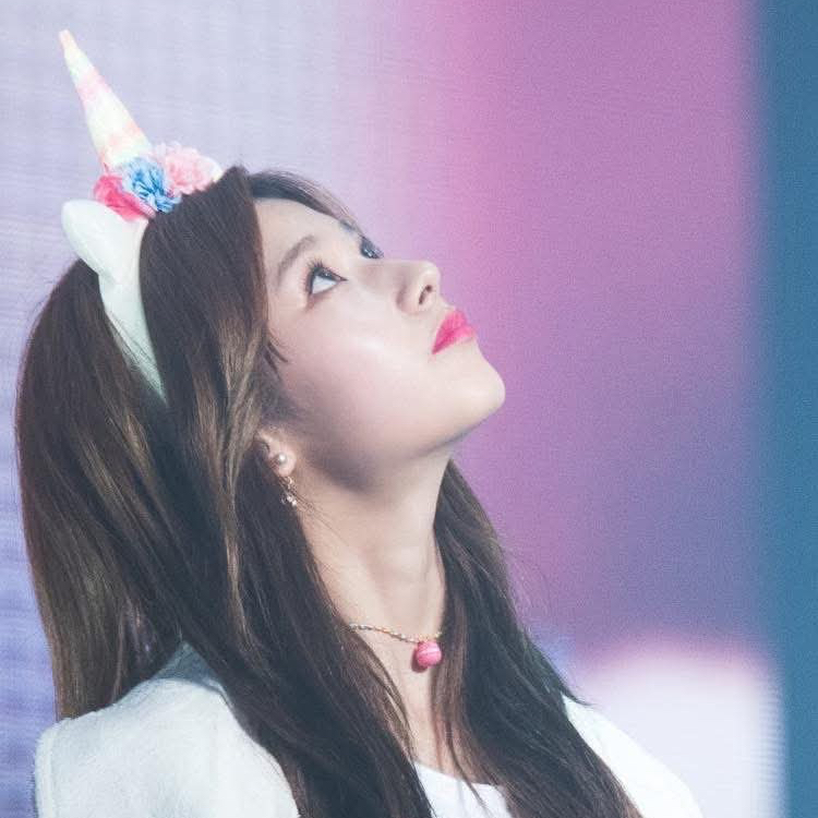 Sana (TWICE)的幕後花絮