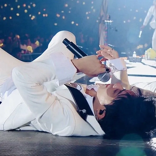 Potret di balik layar Eun Jiwon (SECHSKIES)