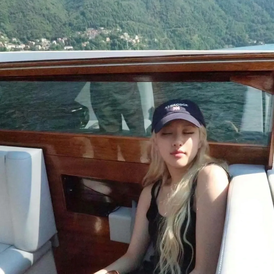 Latest photo of ROSÉ (BLACKPINK)