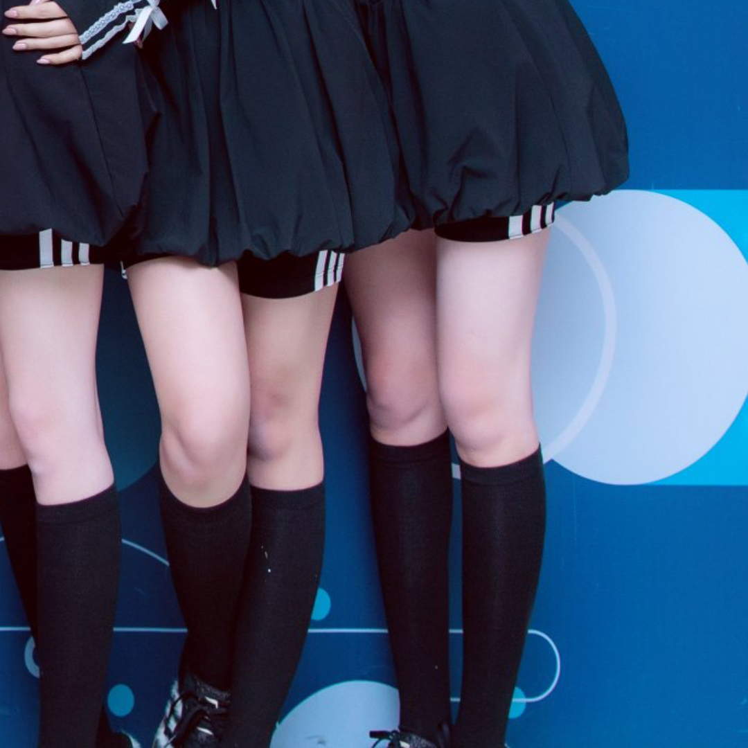 A moment captured by Hearts2Hearts's fan