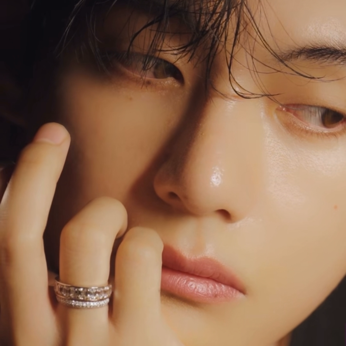 뷔 (방탄소년단)의 비하인드 컷