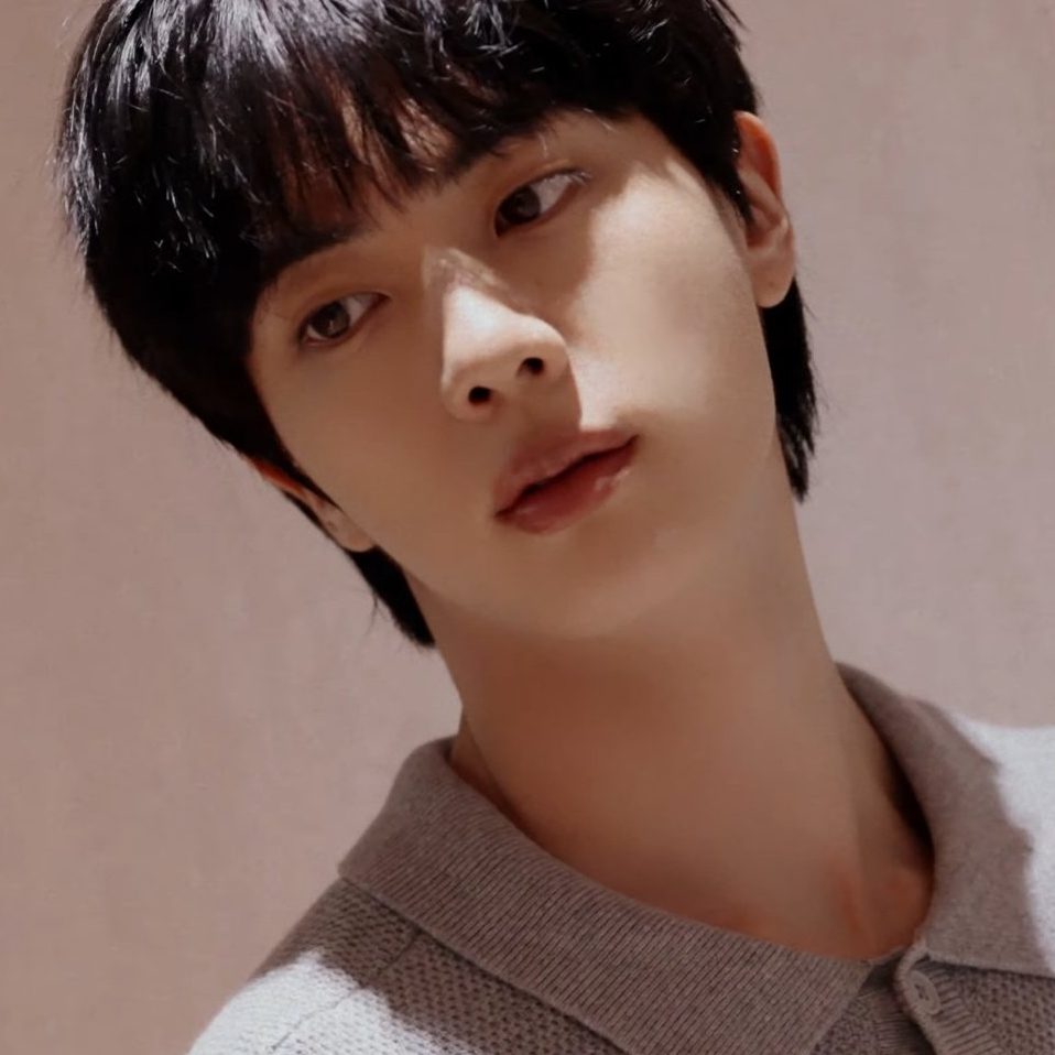 ジン (BTS)の最新写真