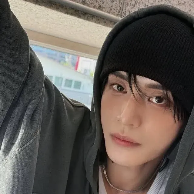 Recent activity shot of Kim Jiwoong (ZEROBASEONE)