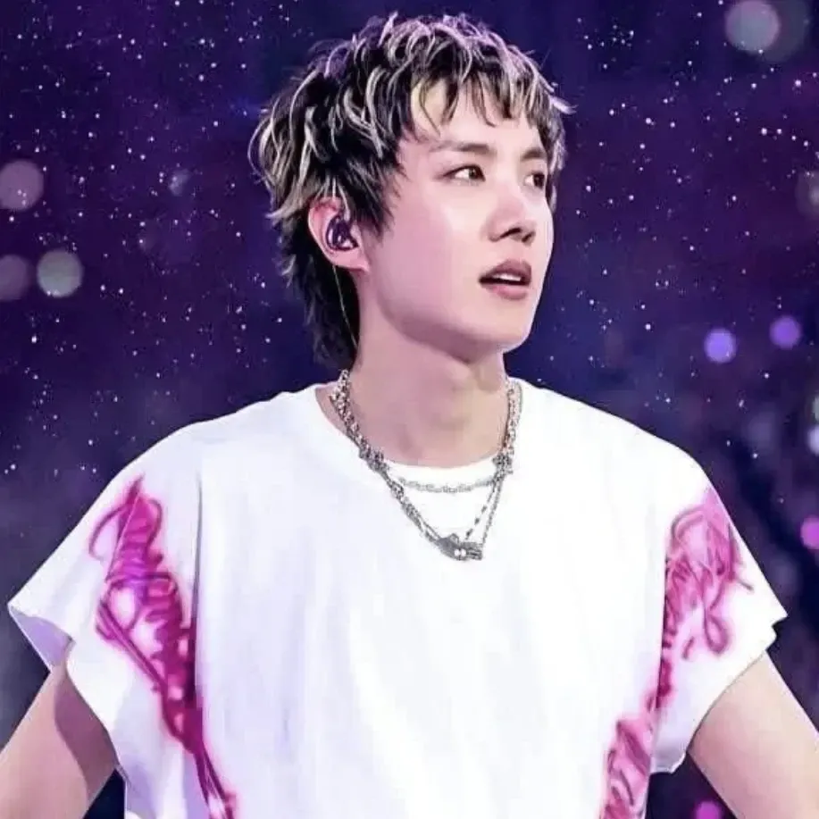 Foto aktivitas terbaru j-hope (BTS)