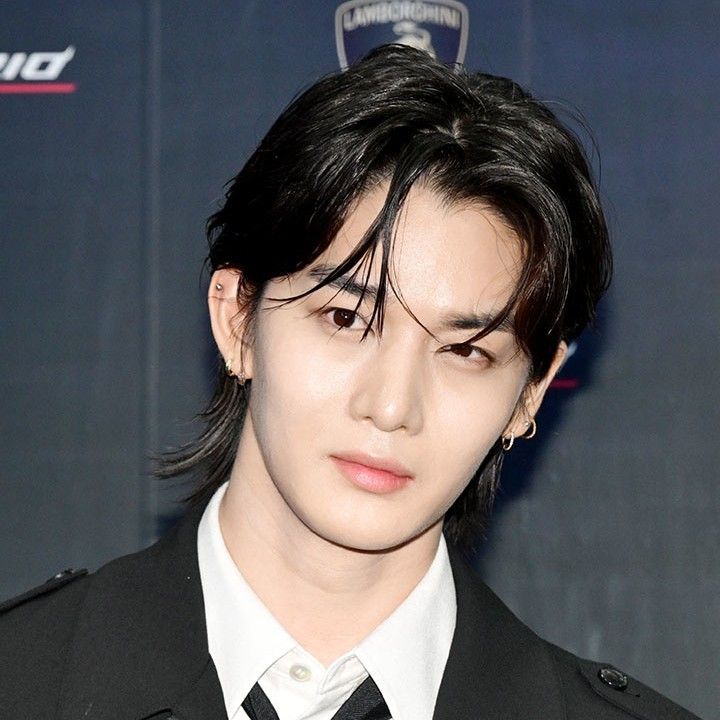 Behind-the-scenes cut of Bae Jinyoung