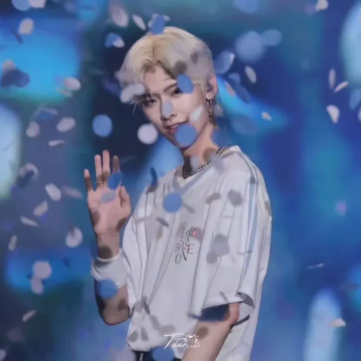 A moment captured by Ricky's fan