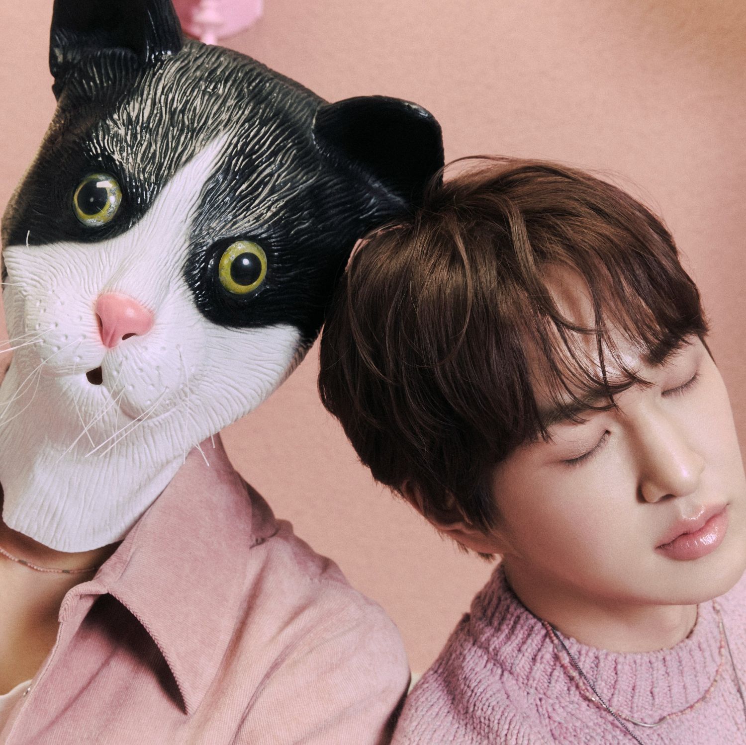 Behind-the-scenes cut of Onew (SHINee)