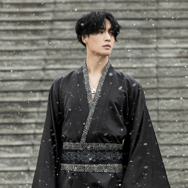 Behind-the-scenes cut of EXO