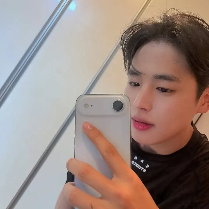 Latest photo of Choi Byungchan