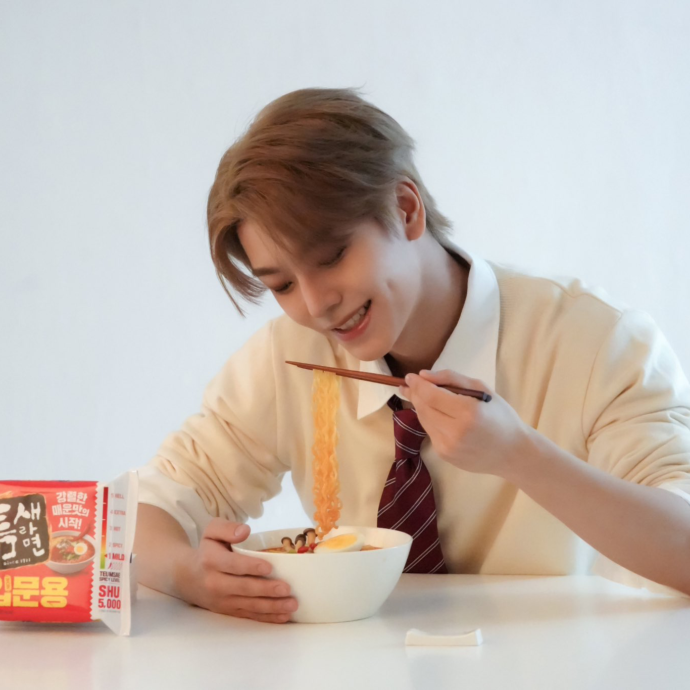 Behind-the-scenes cut of He Xinlong (ALPHA DRIVE ONE)