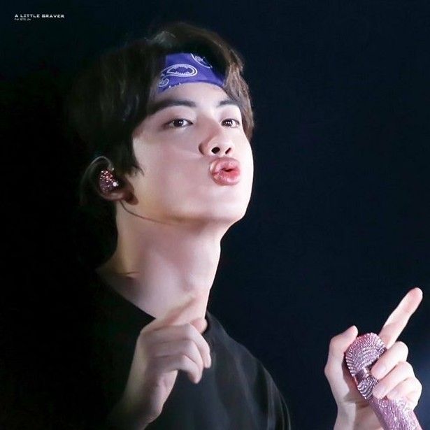 Foto aktivitas terbaru Jin (BTS)