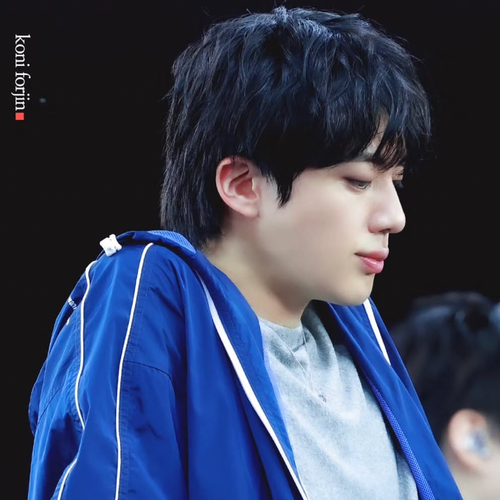 Foto aktivitas terbaru Jin (BTS)