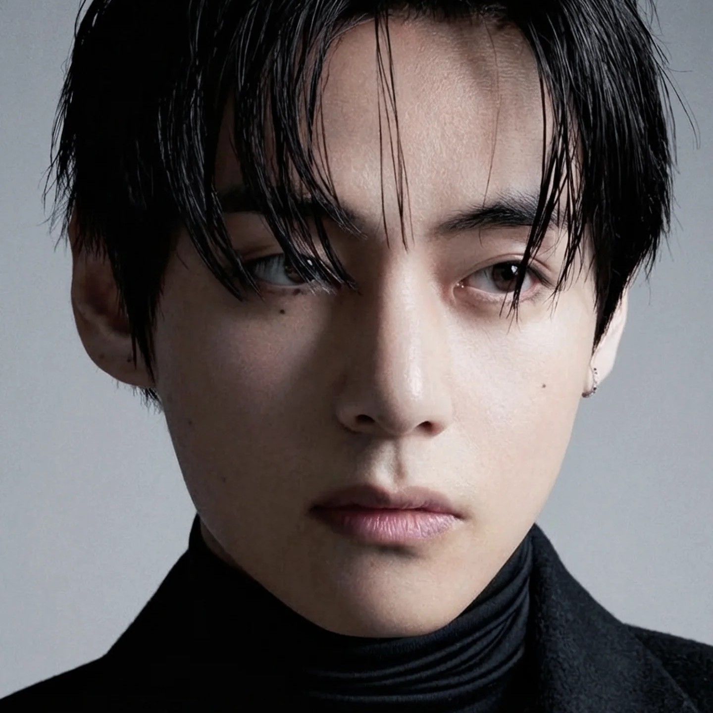 Behind-the-scenes cut of V (BTS)