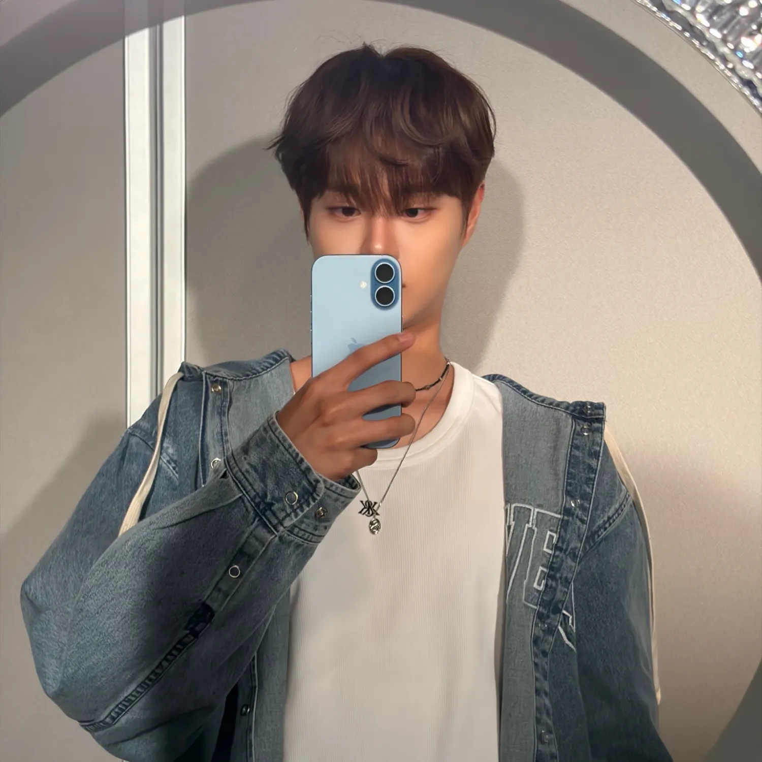 Behind-the-scenes cut of Lee Daehwi (AB6IX)