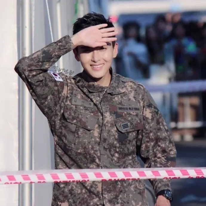 Behind-the-scenes cut of Super Junior