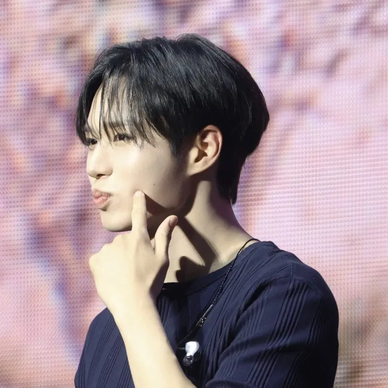 Behind-the-scenes cut of Kim Junseo (ALPHA DRIVE ONE)
