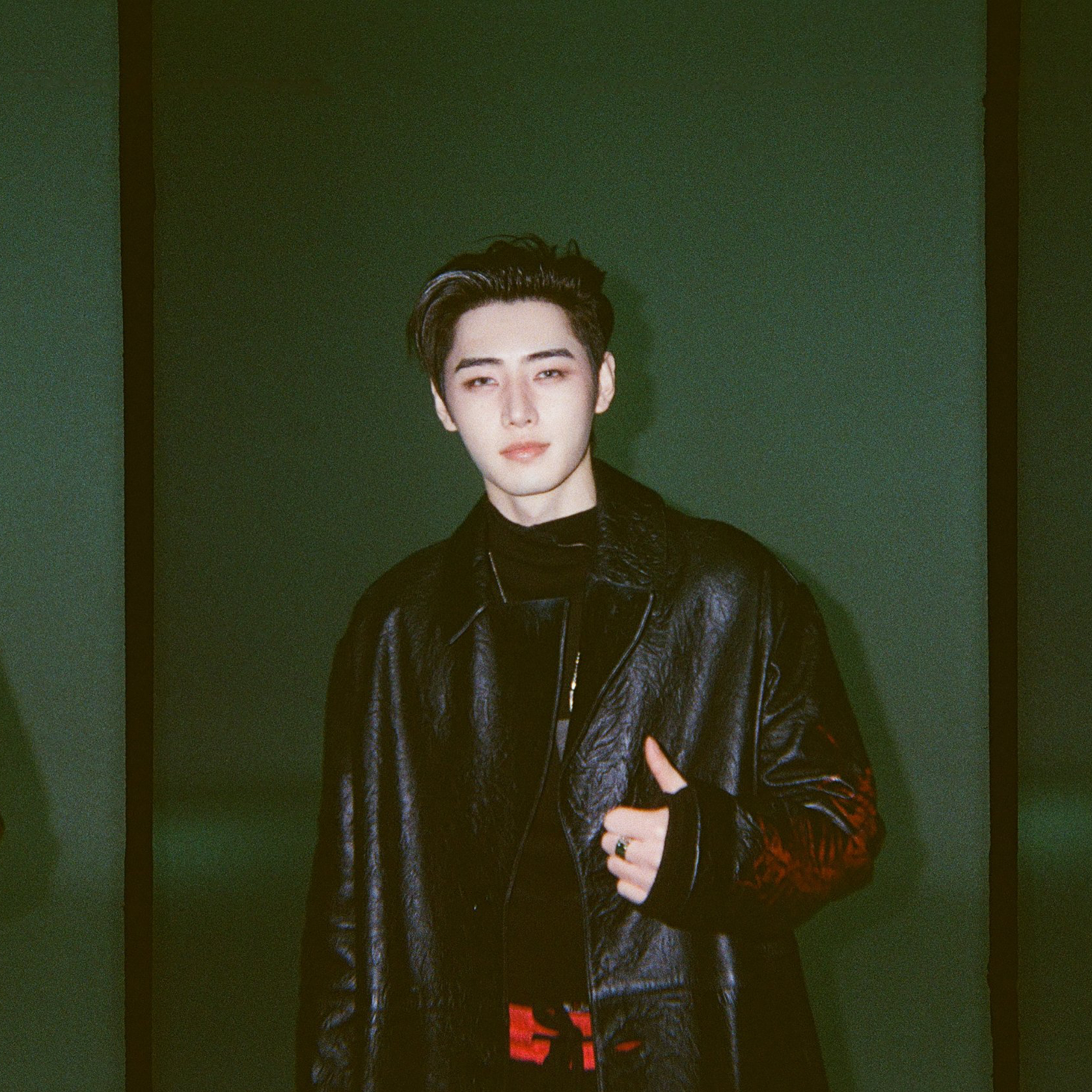 Behind-the-scenes cut of Sunghoon (ENHYPEN)