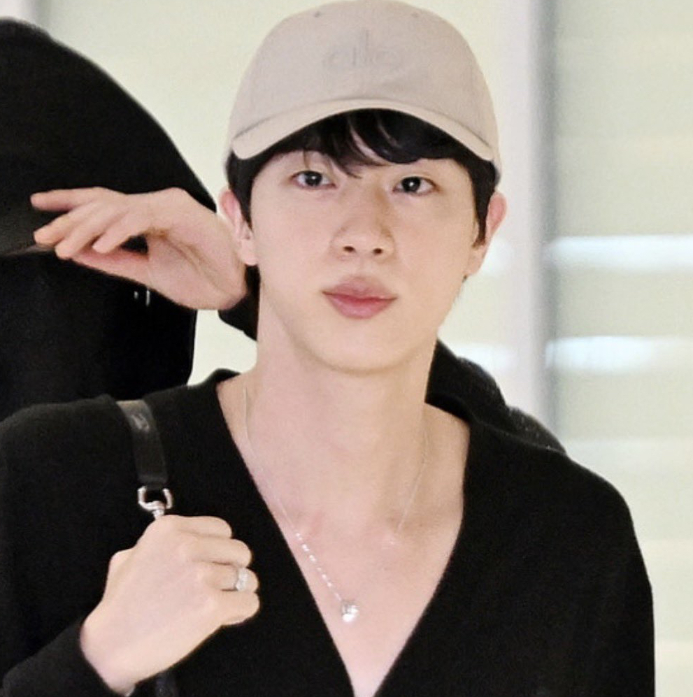 Potret di balik layar Jin (BTS)