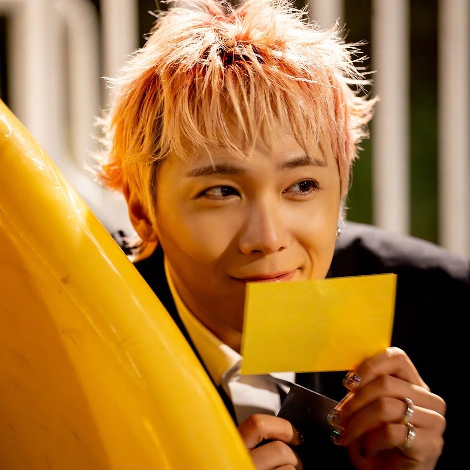 Behind-the-scenes cut of Lee Honggi (FTIsland)