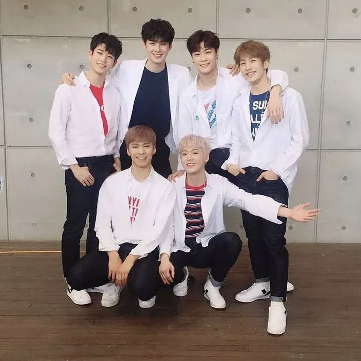 아스트로의 최신 사진