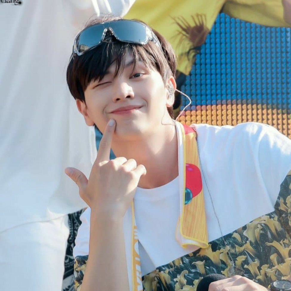 Latest photo of Yook Sungjae (BTOB)