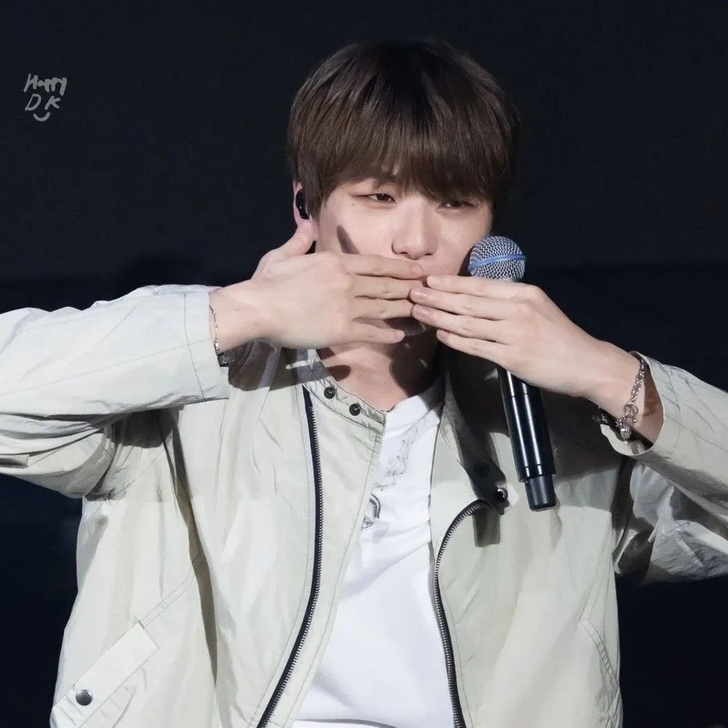 강다니엘의 비하인드 컷