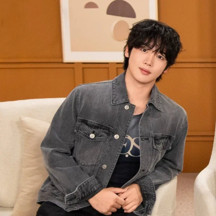 Recent activity shot of Kim Yohan (WEi)