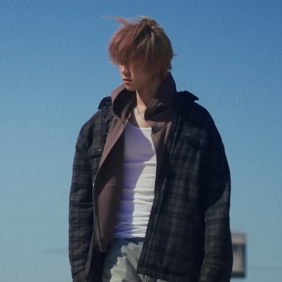 Behind-the-scenes cut of The 8 (SEVENTEEN)