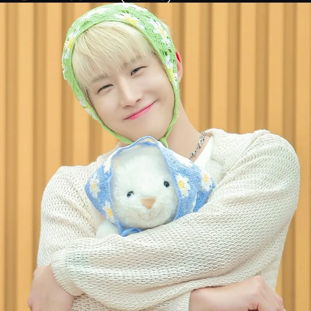 Behind-the-scenes cut of Jinjin (ASTRO)