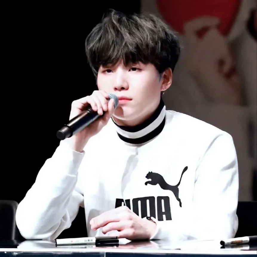 SUGA (防彈少年團)的最新活動照片