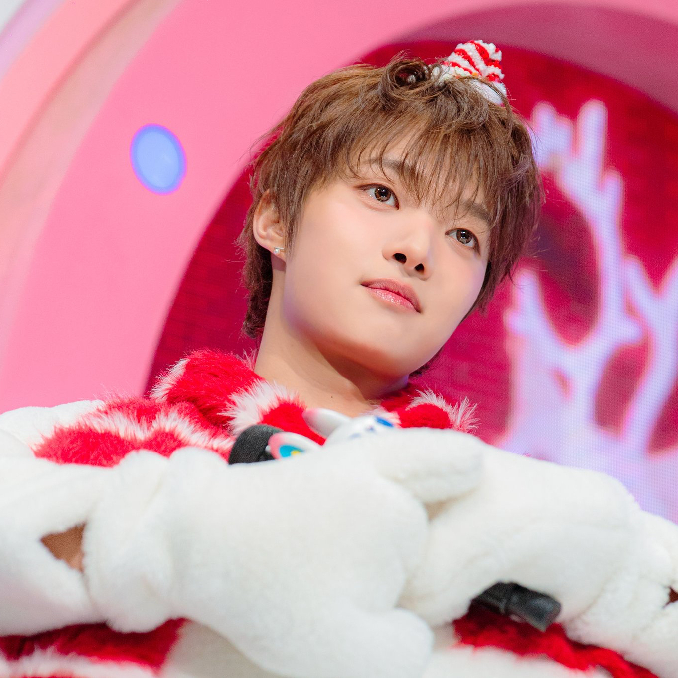 Recent activity shot of EJ (&TEAM)