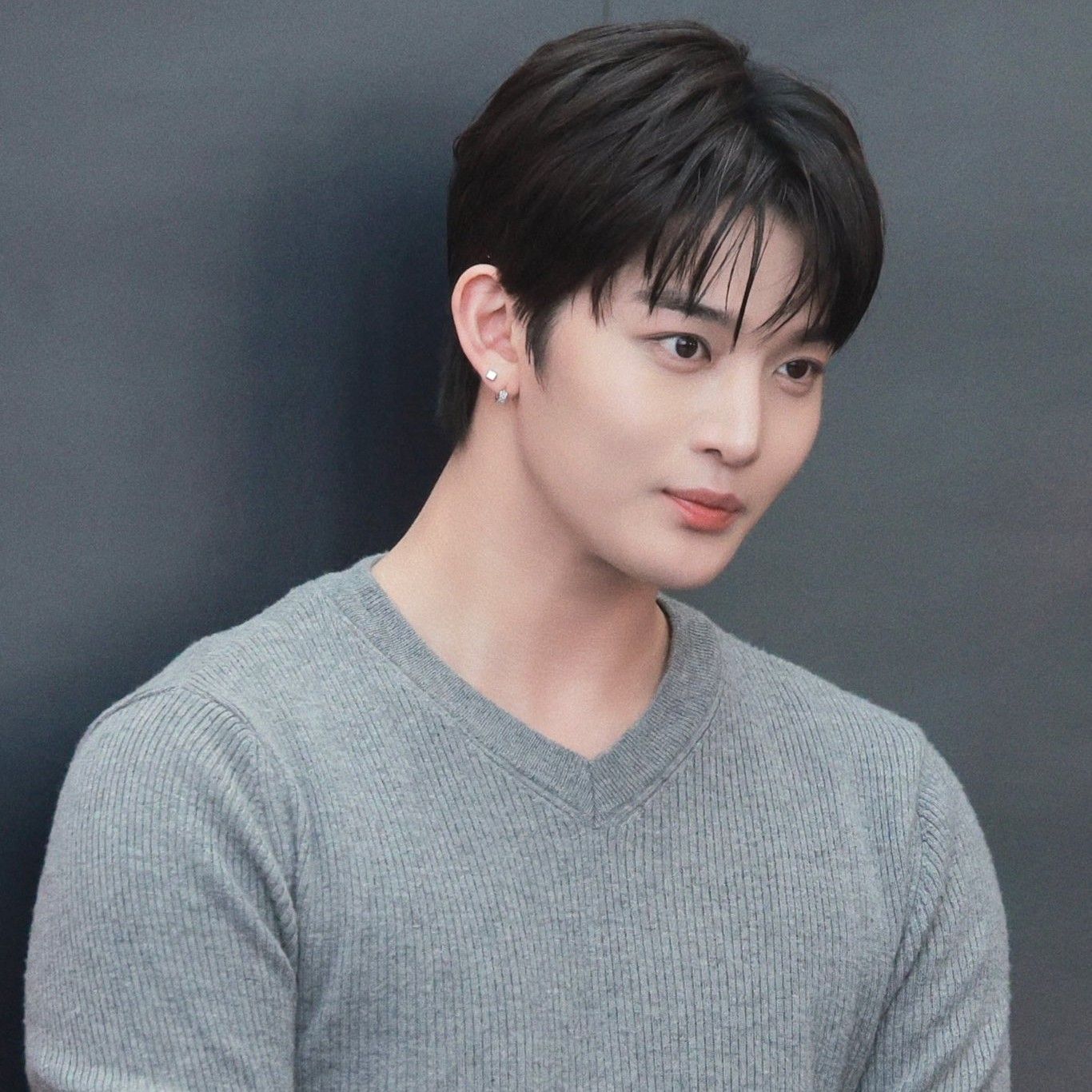Behind-the-scenes cut of Bae Jinyoung