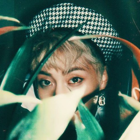 Behind-the-scenes cut of Xiumin (EXO)