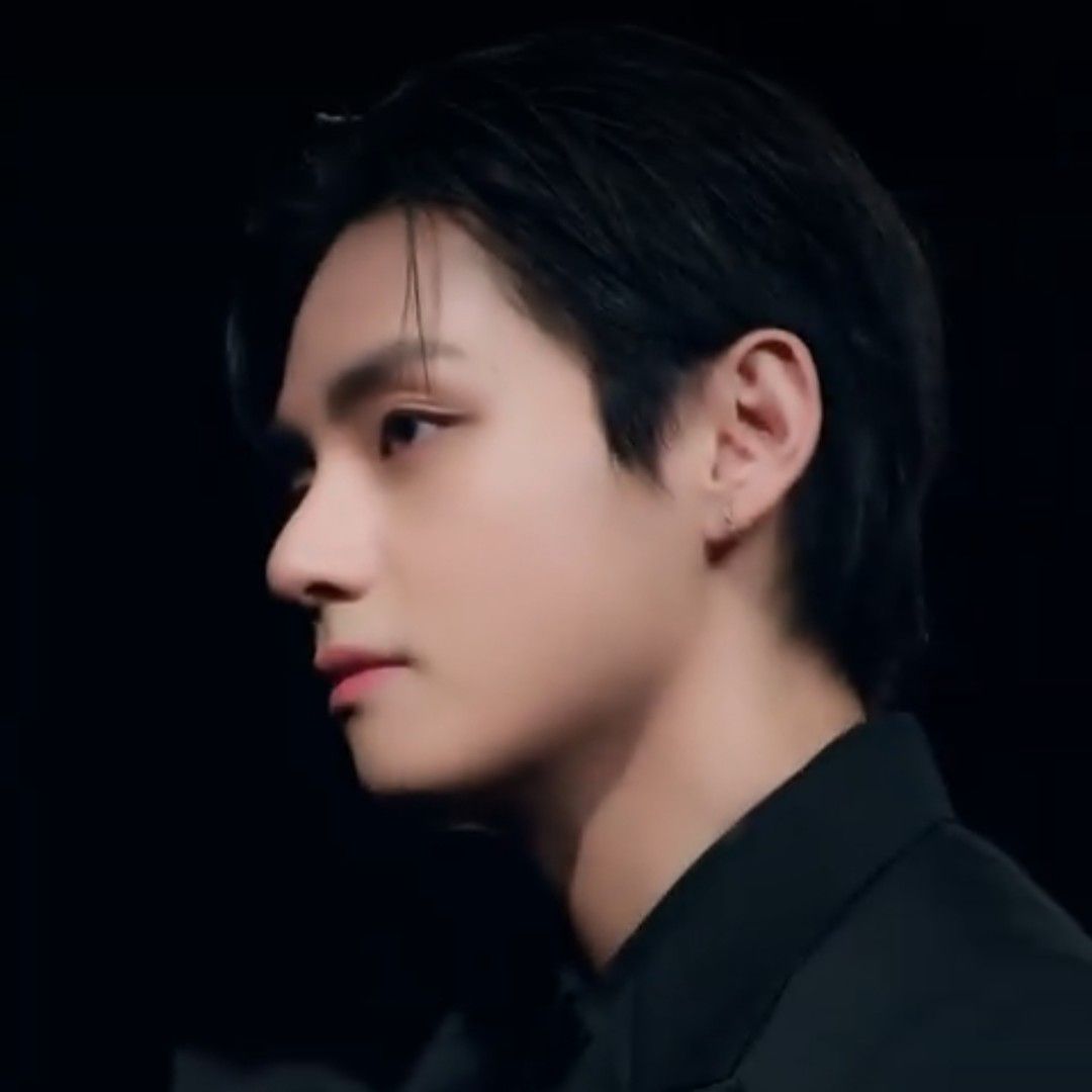 A moment captured by V (BTS)'s fan