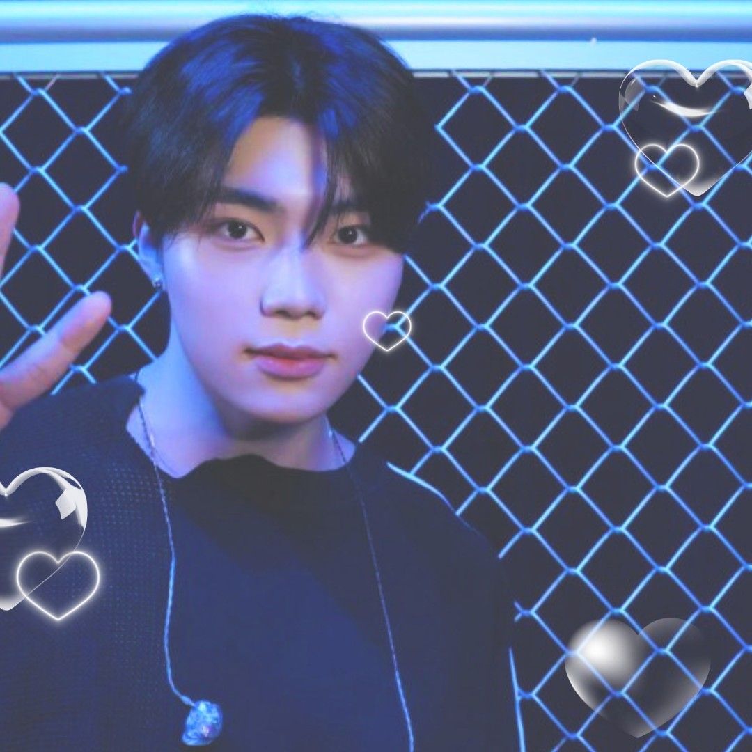 A moment captured by Park Gunwook (ZEROBASEONE)'s fan