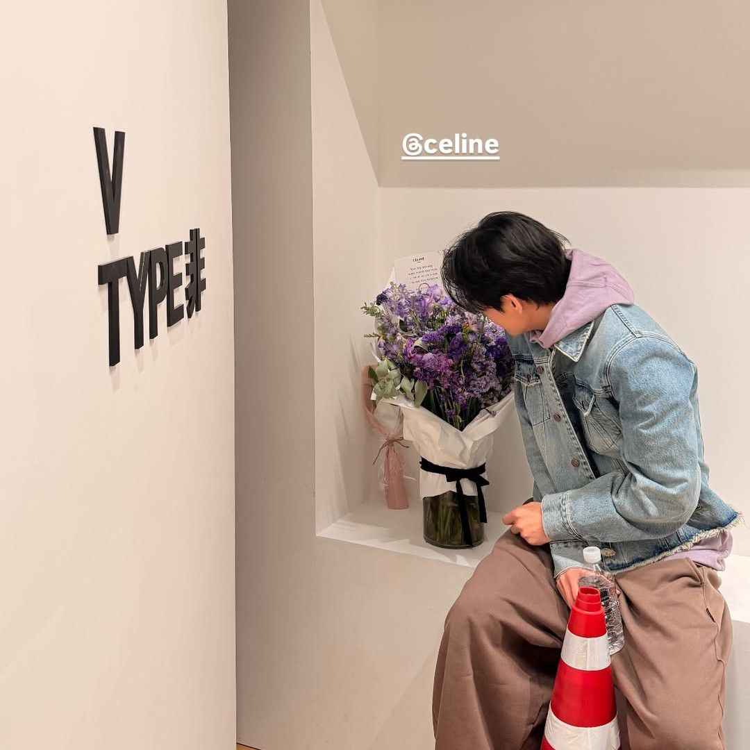 뷔 (방탄소년단)의 최신 사진