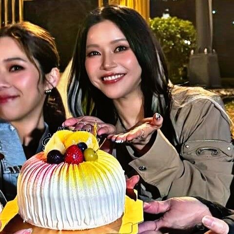 Latest photo of Solar (MAMAMOO)