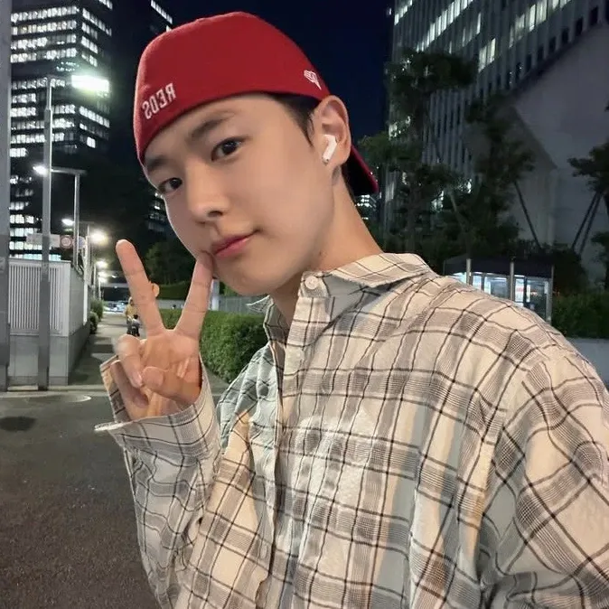 Behind-the-scenes cut of Choi Byungchan