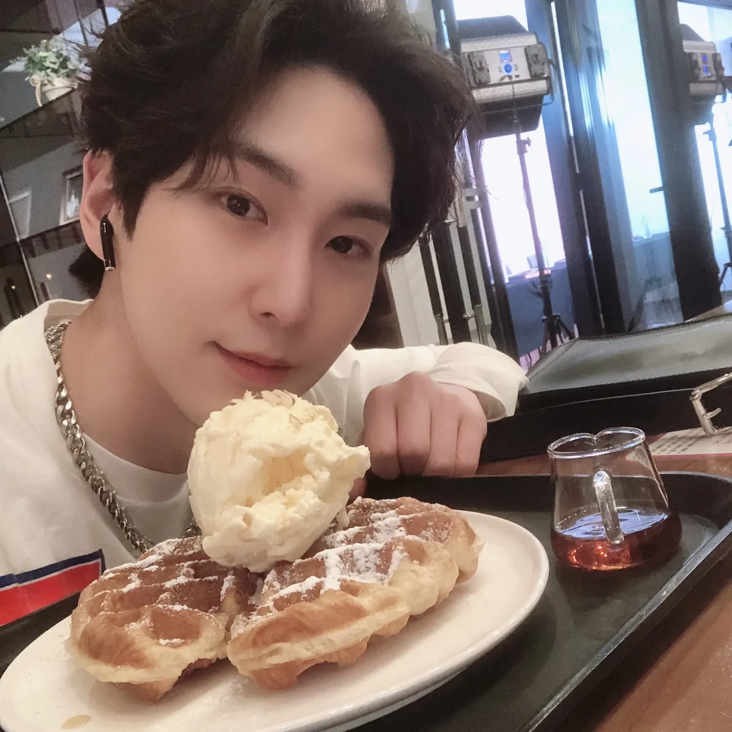 Foto terbaru Shinwon (PENTAGON)