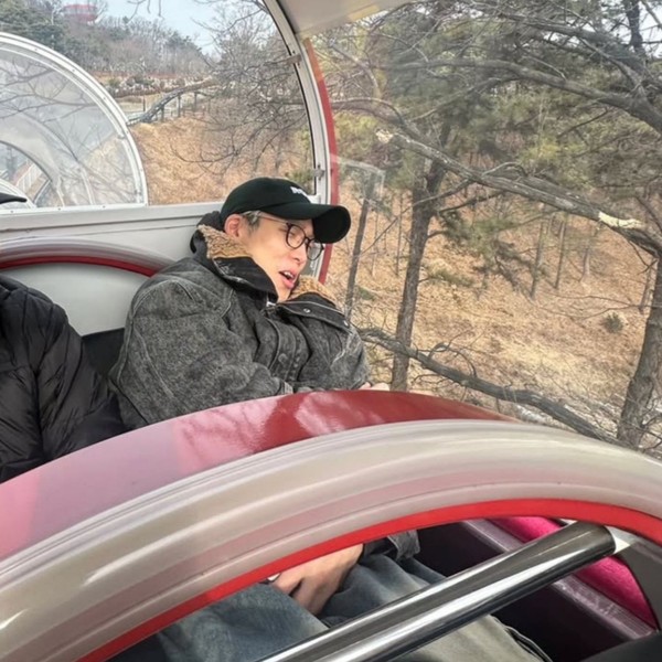 Signature photo of BOBBY (iKON) capturing their charm