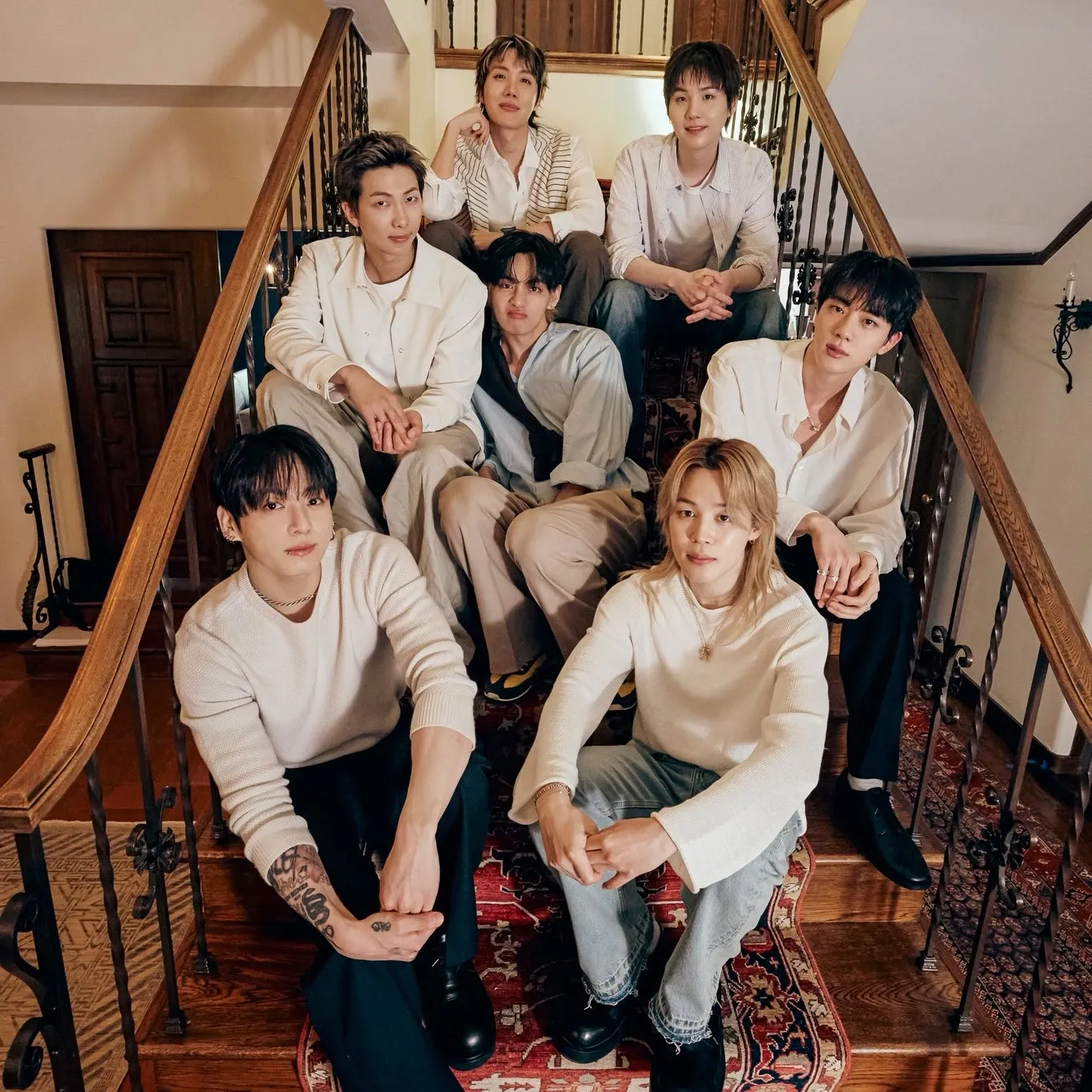 Behind-the-scenes cut of BTS
