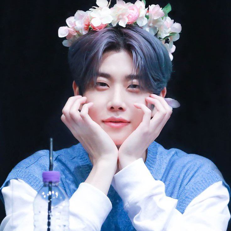 A moment captured by MJ (ASTRO)'s fan