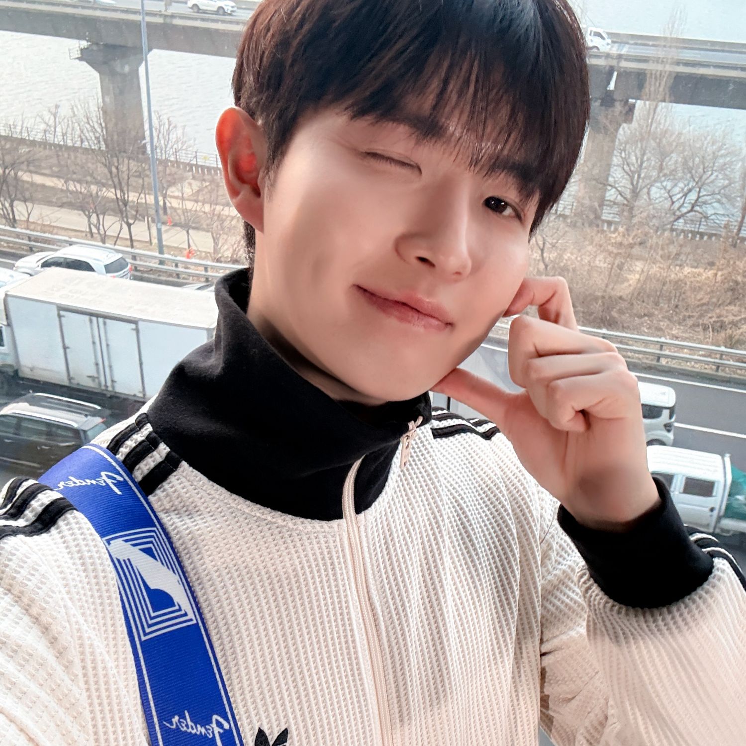 キム・ジェファンの舞台裏ショット